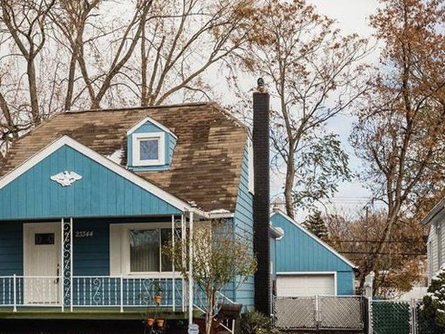 Exterior of a recently sold home in Hazel Park
